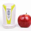 Čistič a osvěžovač lednic Ionic-CARE, porovnání velikosti s jablkem